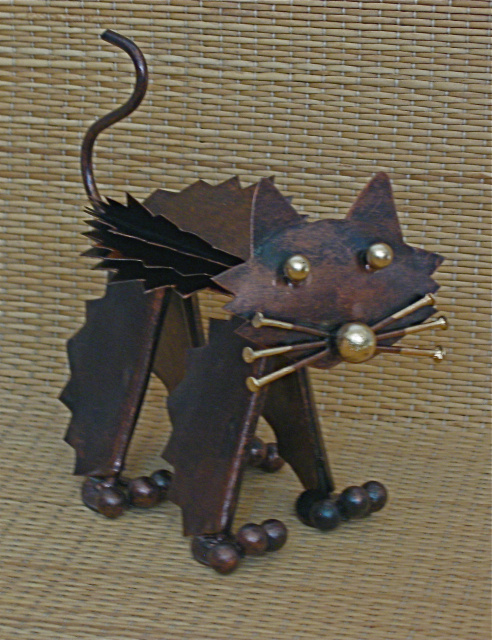 METAL SPIKEY CAT